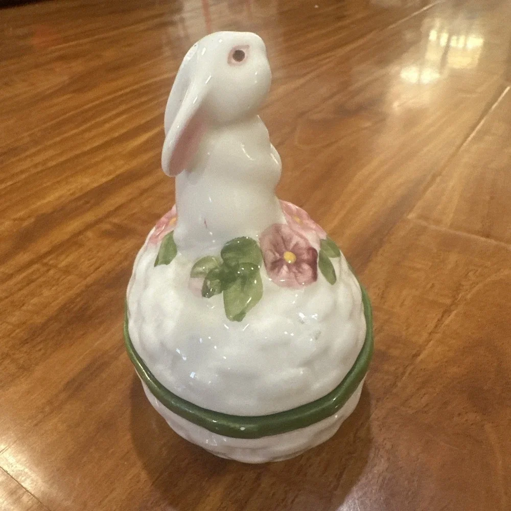Vintage 80s Avon Bunny Rabbit Easter Holiday Spring Lidded‎ Trinket Box Brazil